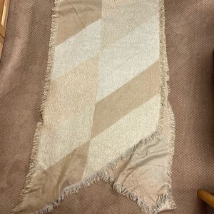 CHARLOTTE RUSSE Woman's Oversized Scarf